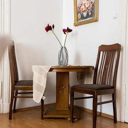 Kwiatowa Standard By Bookinghost * Познань