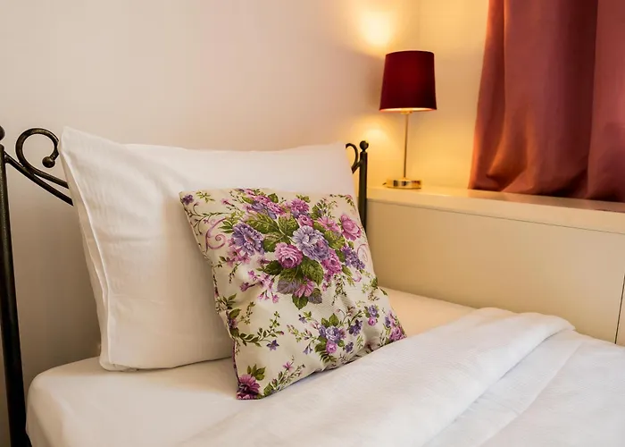 Apartment Kwiatowa Standard By Bookinghost *