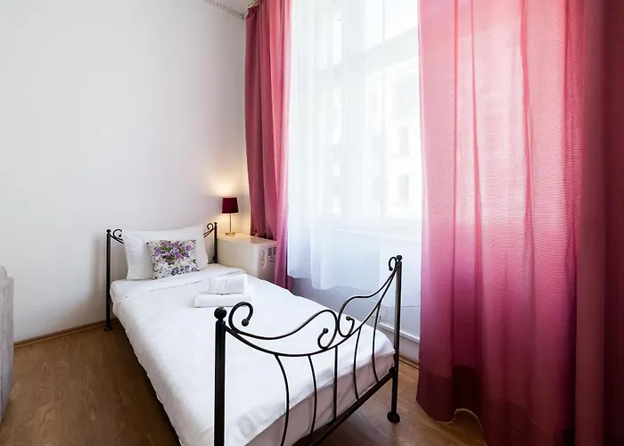 Kwiatowa Standard By Bookinghost Познань