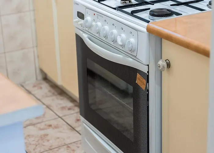 Kwiatowa Standard By Bookinghost * Познань